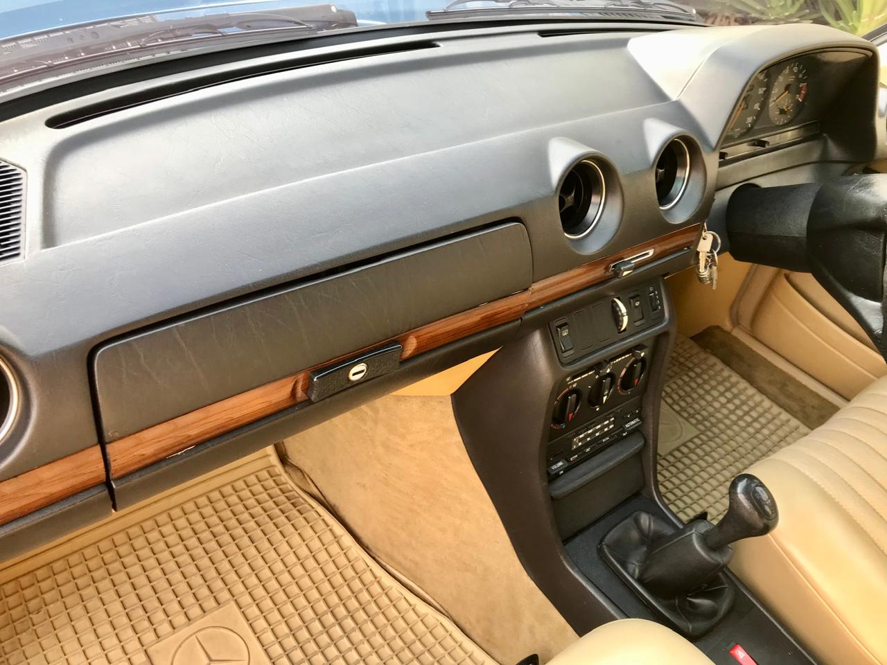 1984 Mercedes Benz W123 200