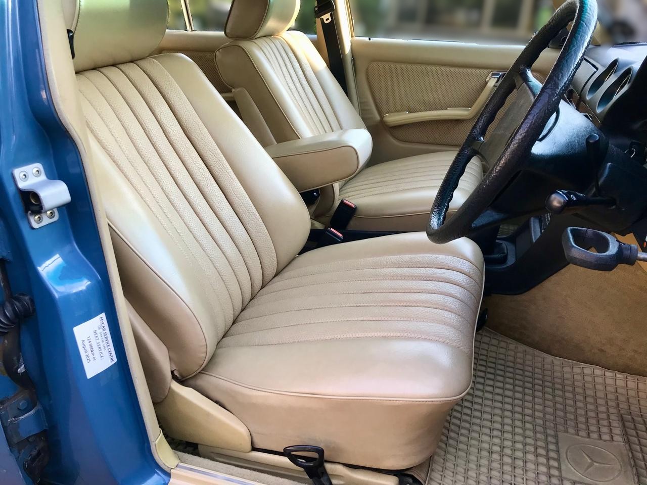 1984 Mercedes Benz W123 200